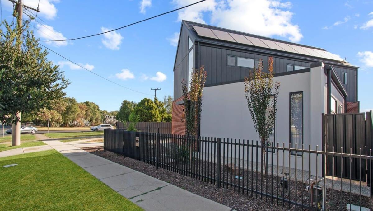 Villa Urban Barn - Stylish, Family Friendly Wagga Wagga Exterior foto